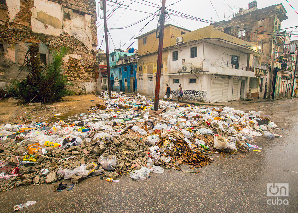 Son muchas las zonas afectadas la acumulación de basura y los riesgos epidemiológicos y sanitarios que ello entraña. Foto: Otmaro Rodríguez.