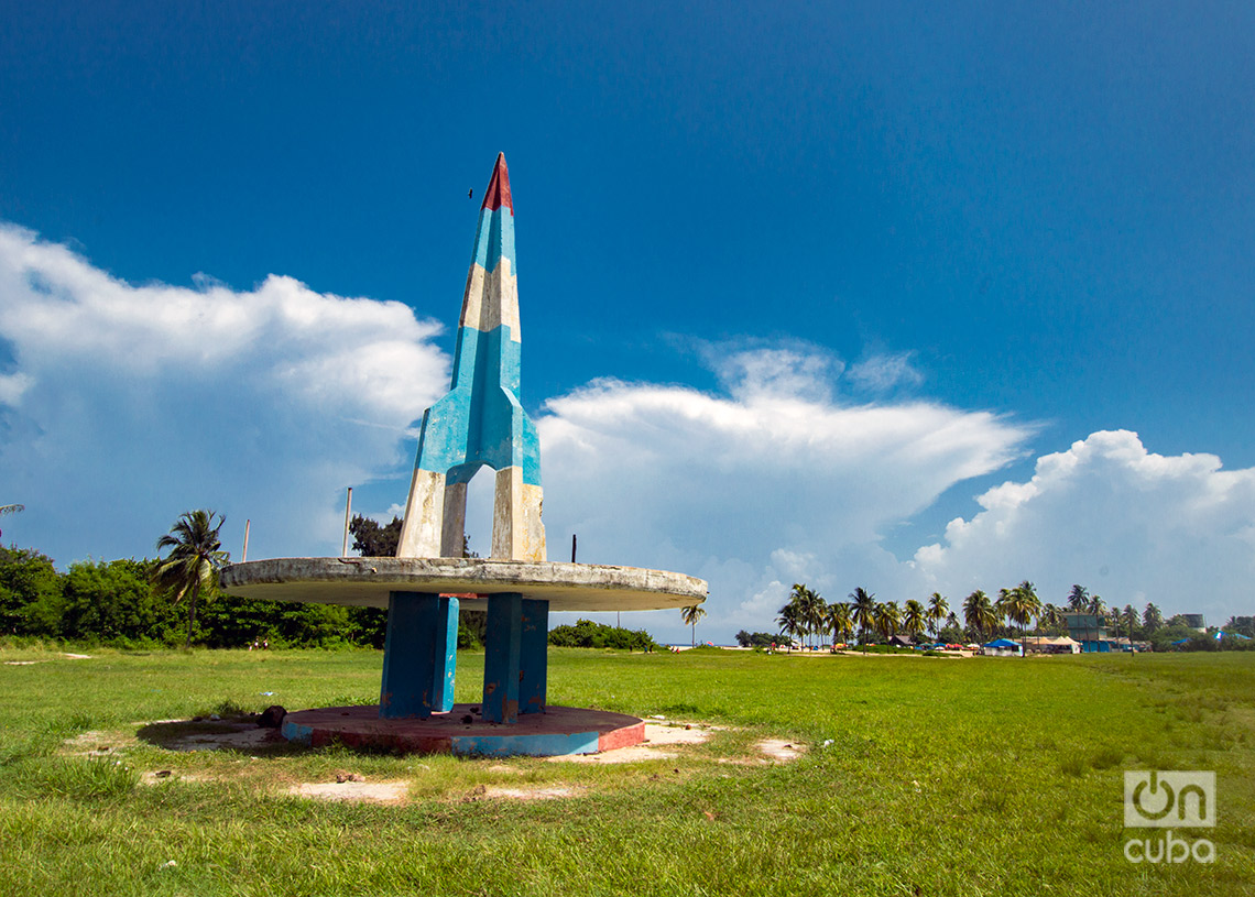 El cohete en la playa de Bacuranao, al este de La Habana. Foto: Otmaro Rodríguez.