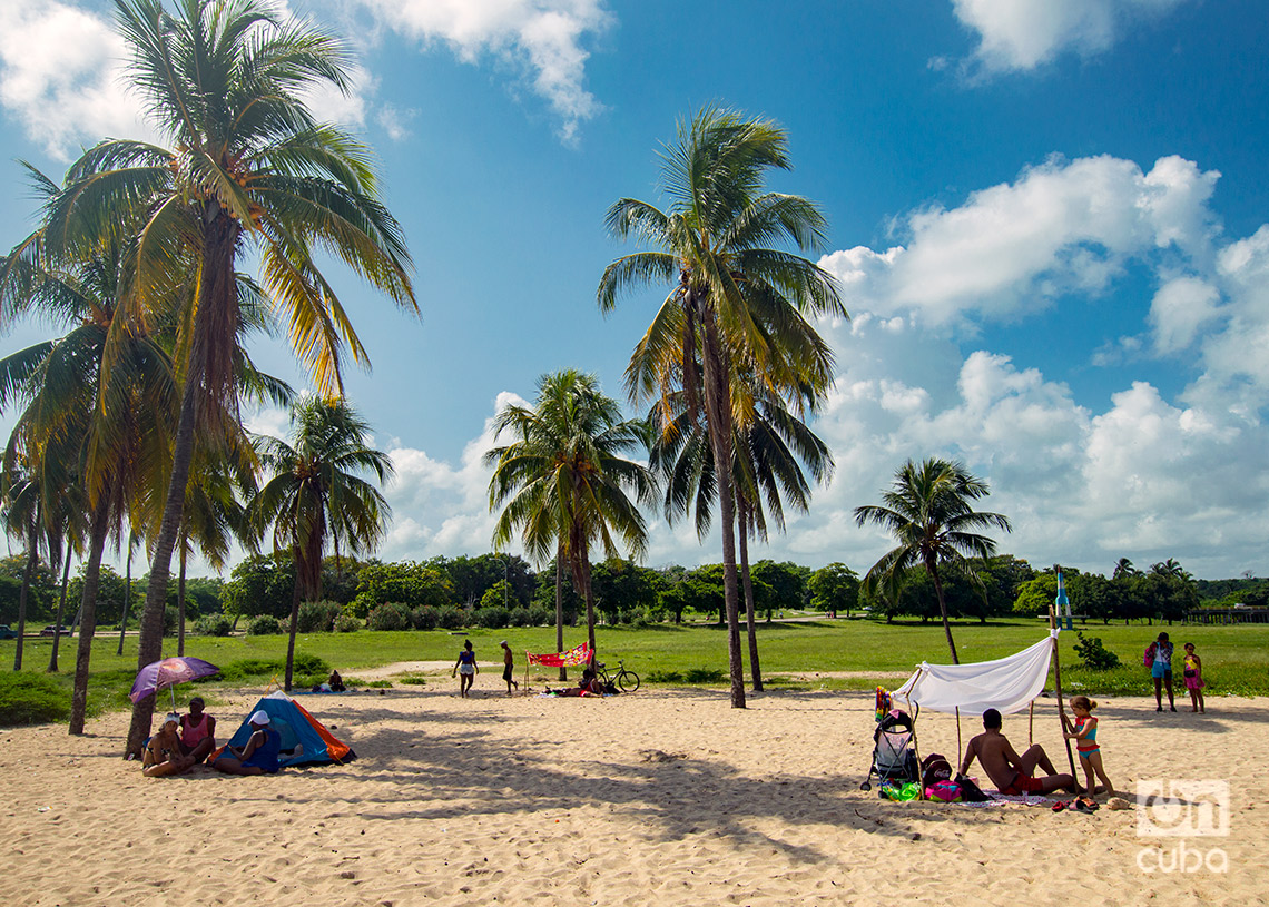 Playa de Bacuranao, al este de La Habana. Foto: Otmaro Rodríguez.