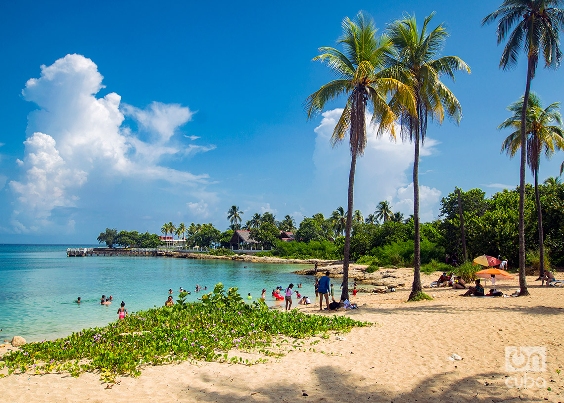 Playa de Bacuranao, al este de La Habana. Foto: Otmaro Rodríguez.