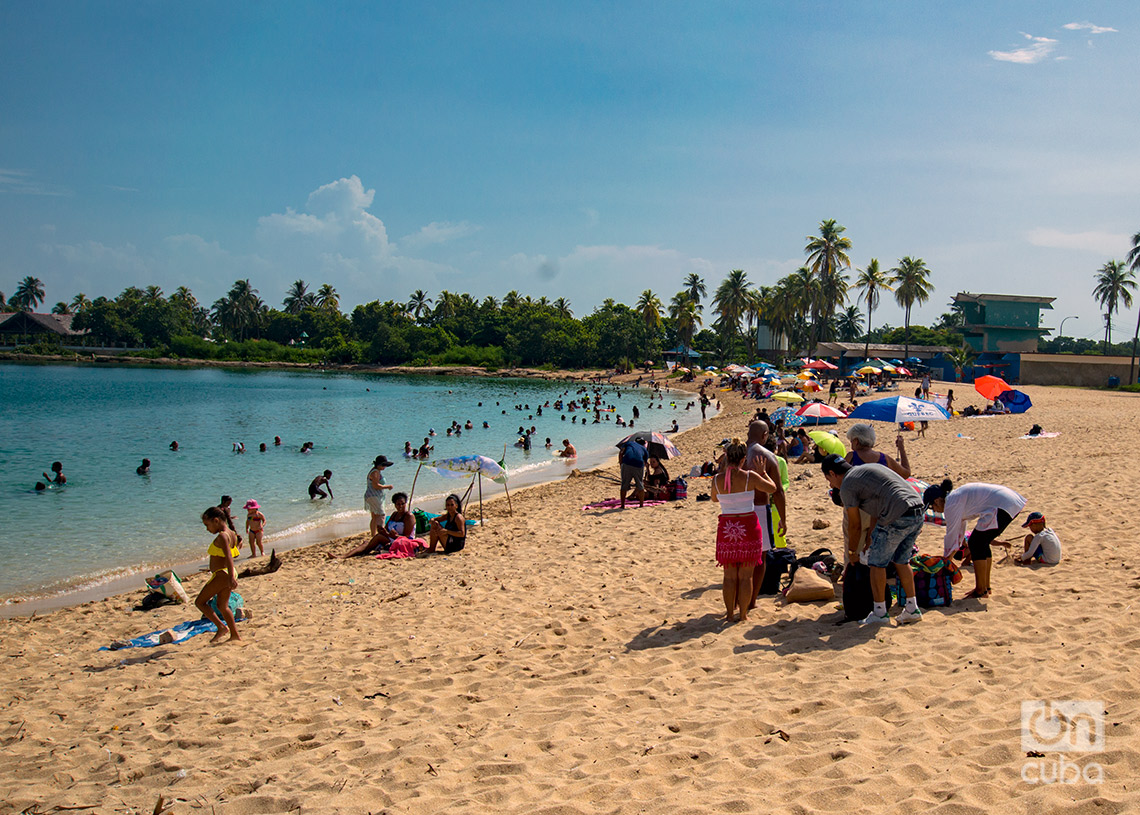 Playa de Bacuranao, al este de La Habana. Foto: Otmaro Rodríguez.