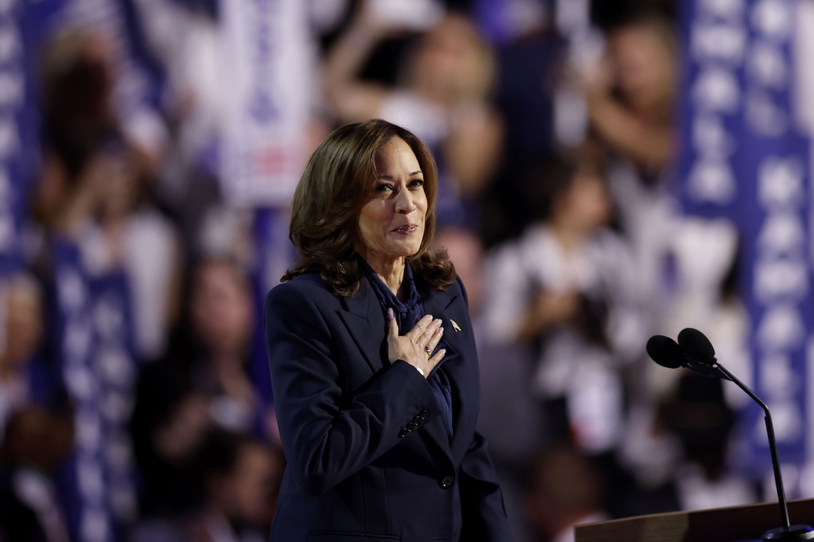 La candidata presidencial demócrata Kamala Harris durante la última noche de la Convención Nacional Demócrata (DNC) en el United Center de Chicago, Illinois, Estados Unidos, 22 de agosto de 2024. Foto: Carolina Brehman / EFE.